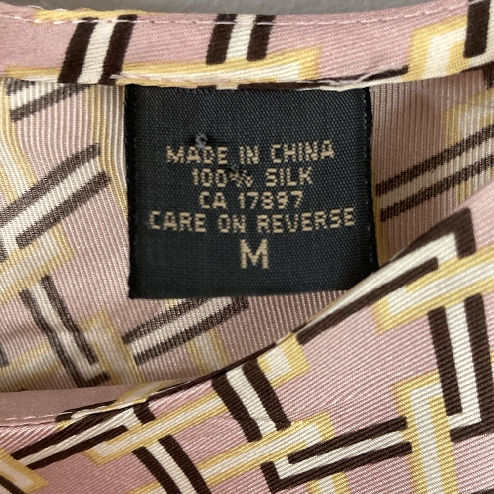 Banana Republic Silk Sleeveless Button down Back Top - Picture 2 of 6